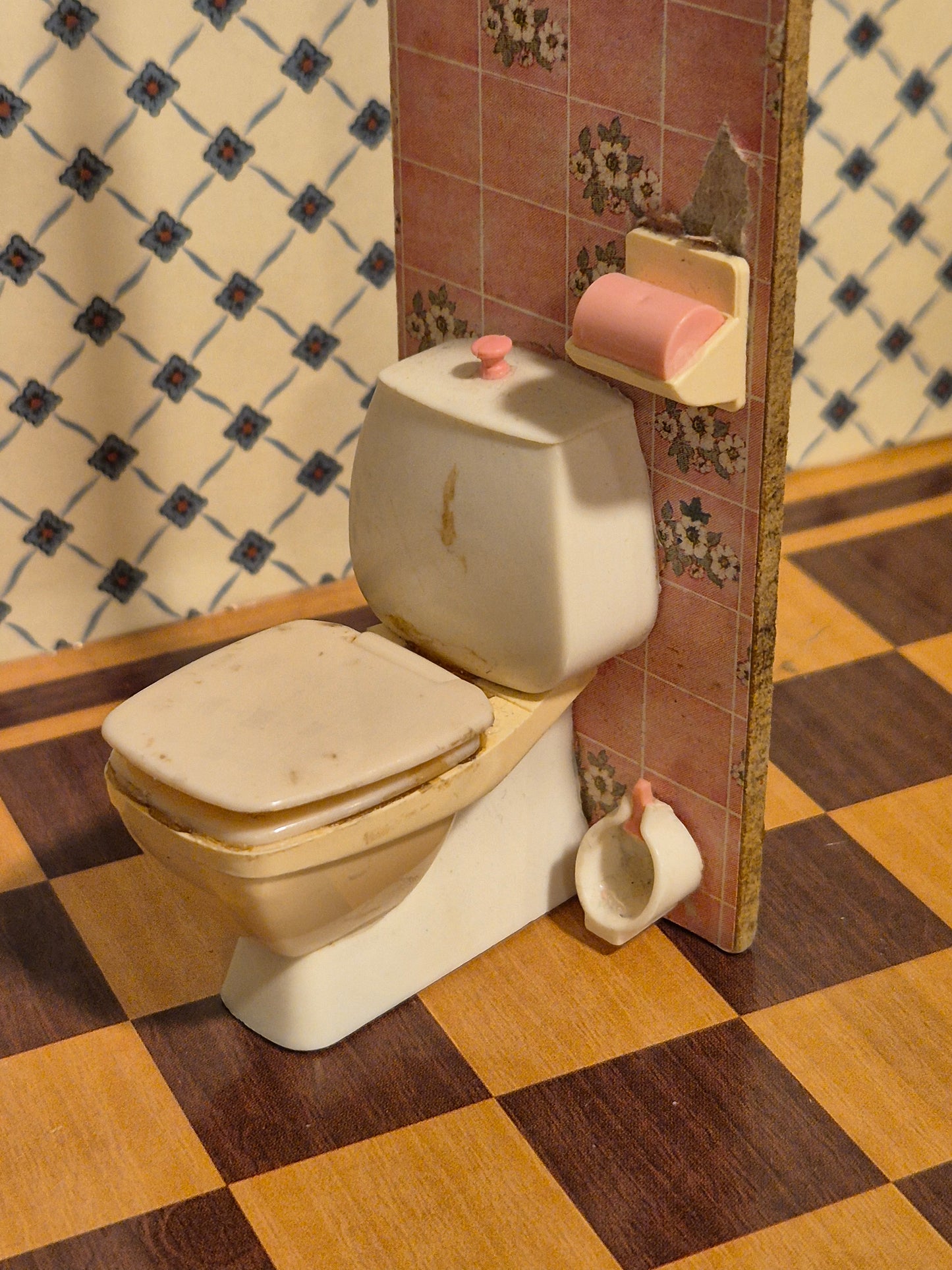 Lundby toilet, brugsspor