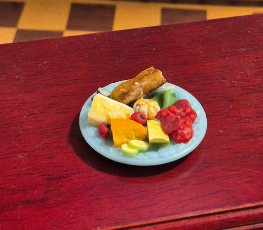 1:12 fad med ost, brød og pølse