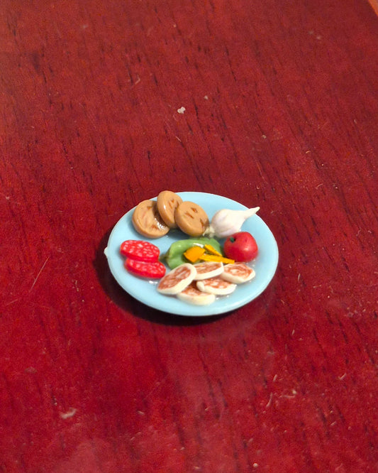 1:12 tallerken med pølsepålæg