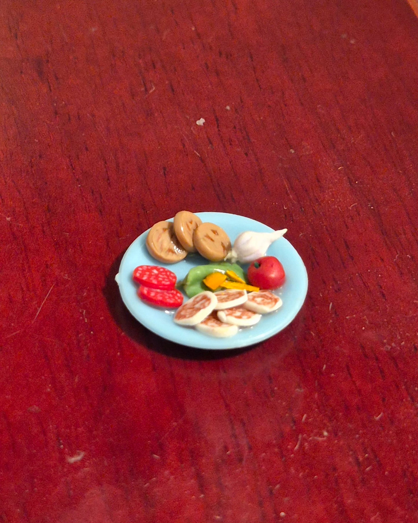 1:12 tallerken med pølsepålæg