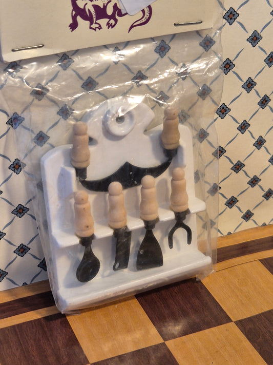 Ny 1:12 hylde med redskaber