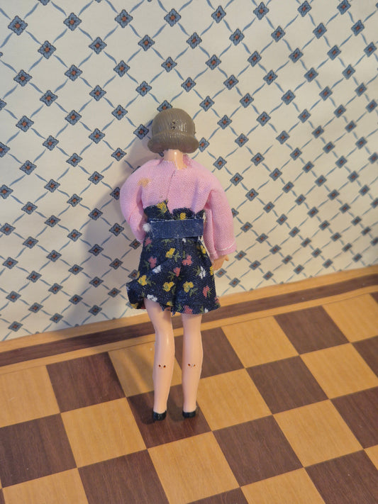 1:18 dukke