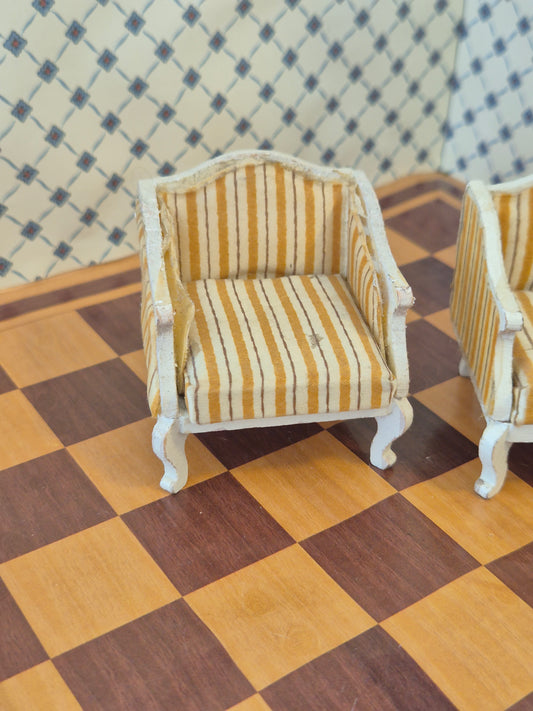 Lundby lænestole, knækket ben