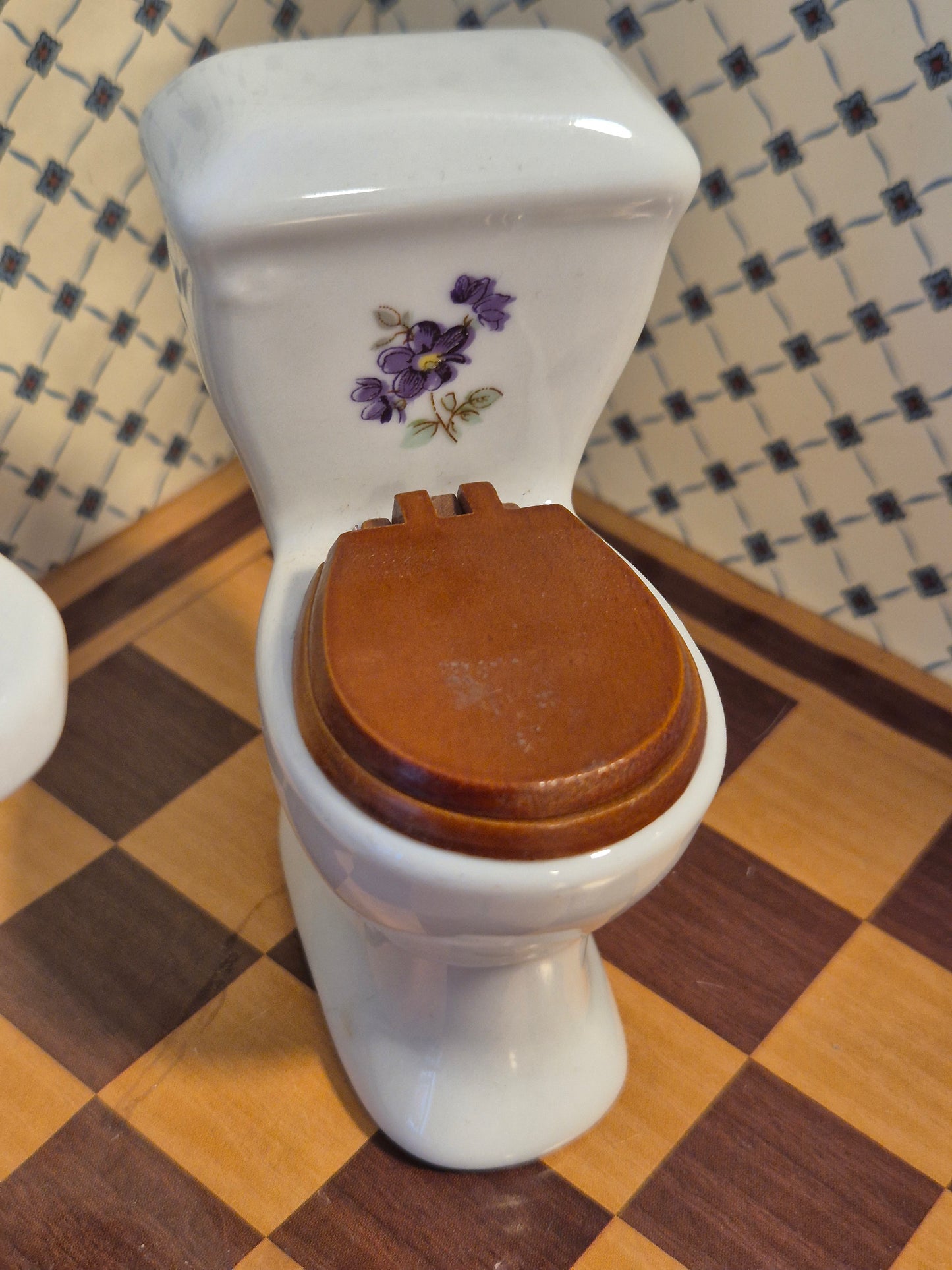 1:12 porcelæn toilet og håndvask, mangler