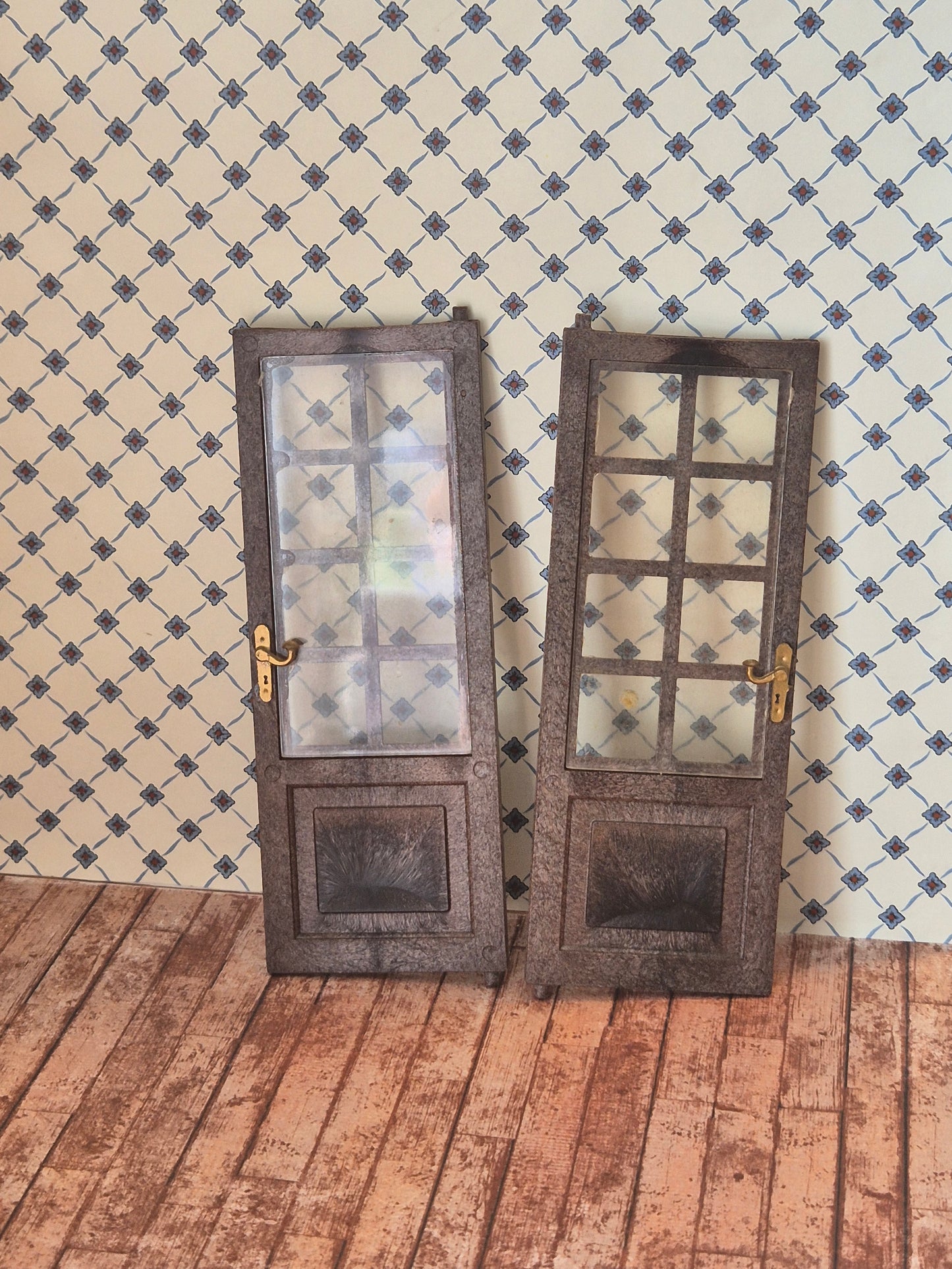 Lundby døre, mangler