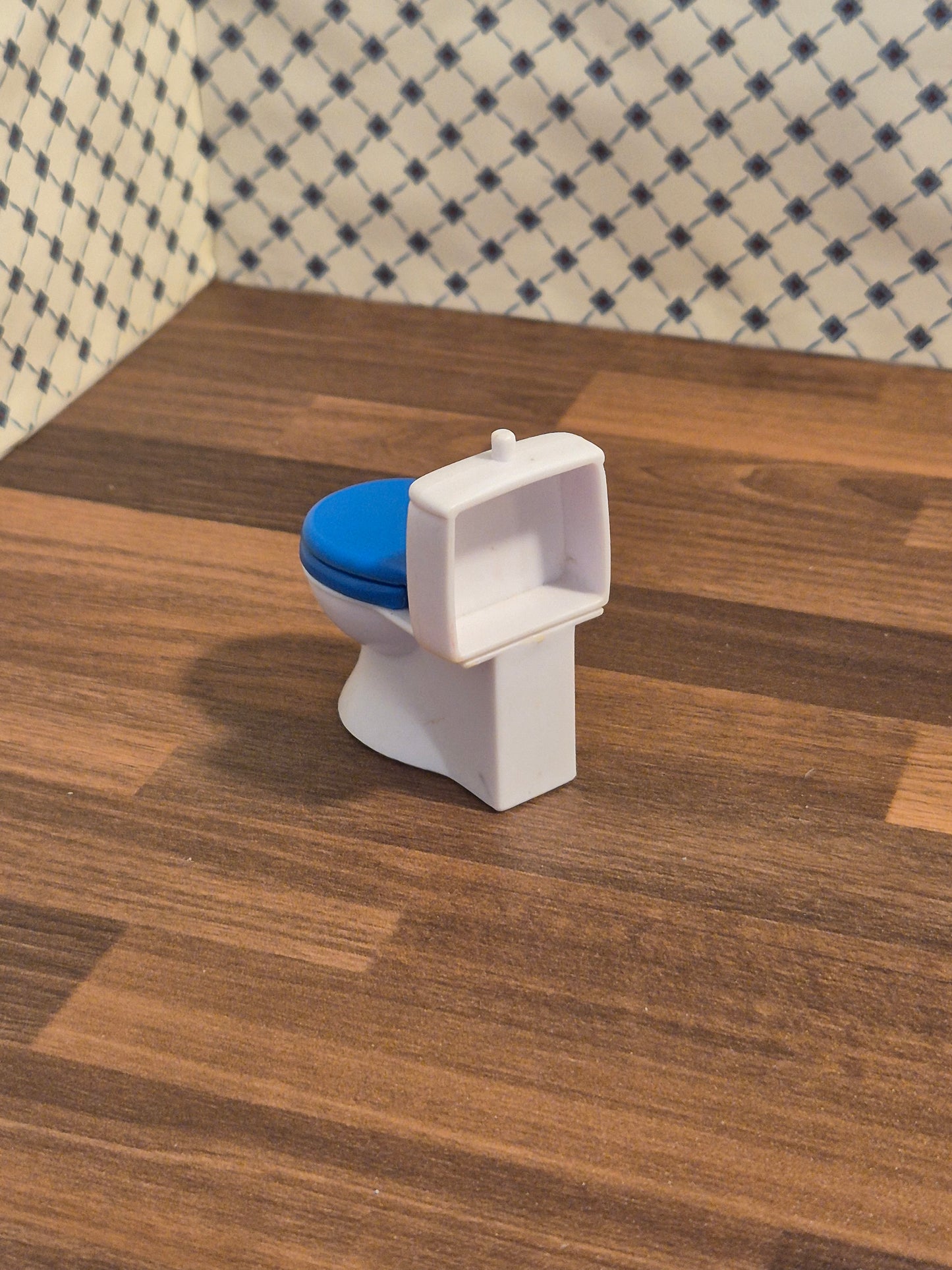 1:16 toilet
