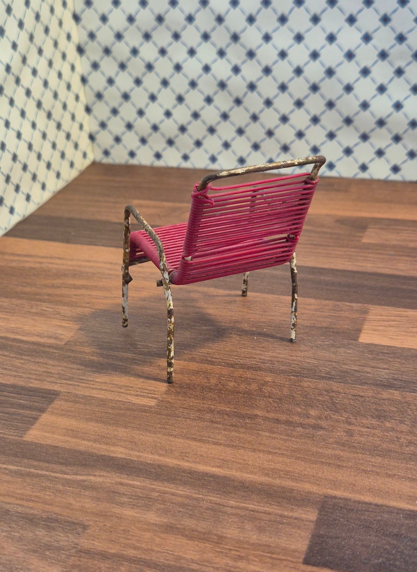 Vintage havestol med rust og skrammer