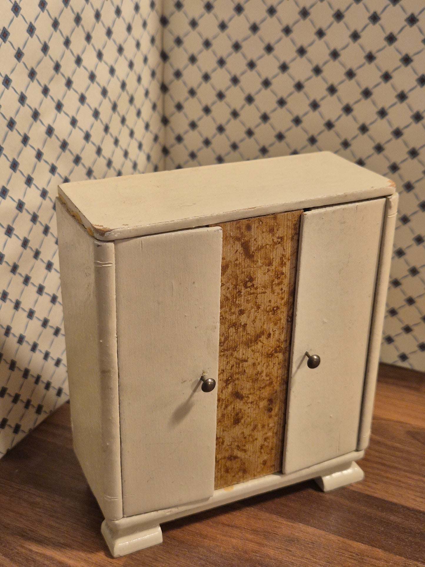 Vintage klædeskab