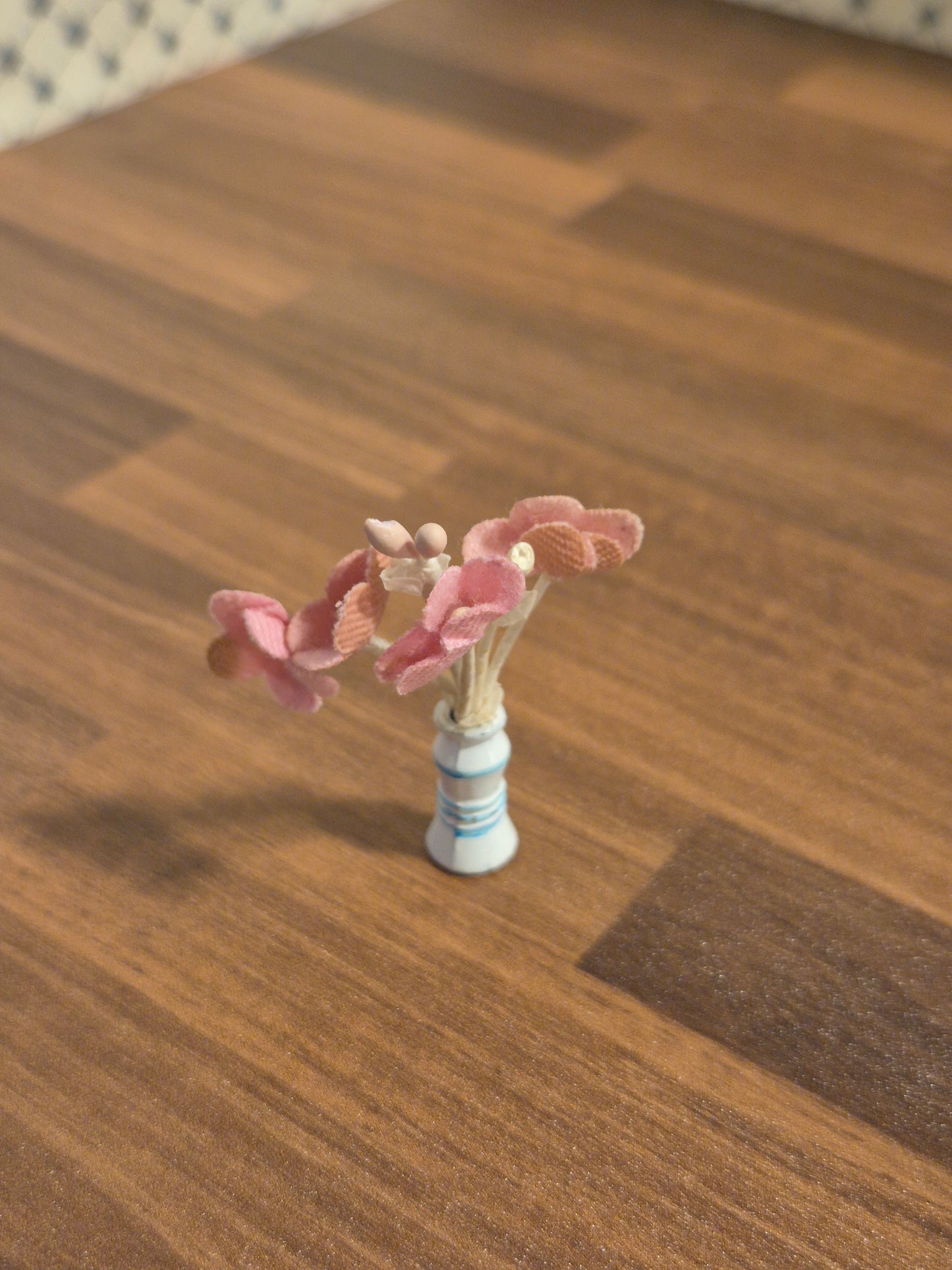 Lundby vase med stofblomster