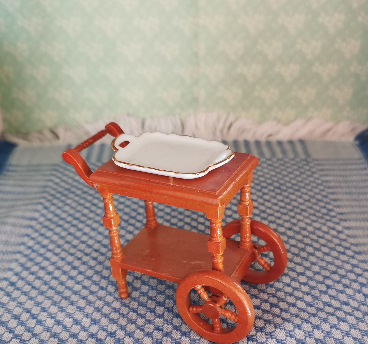 1:12 serveringsvogn med porcelænsfad