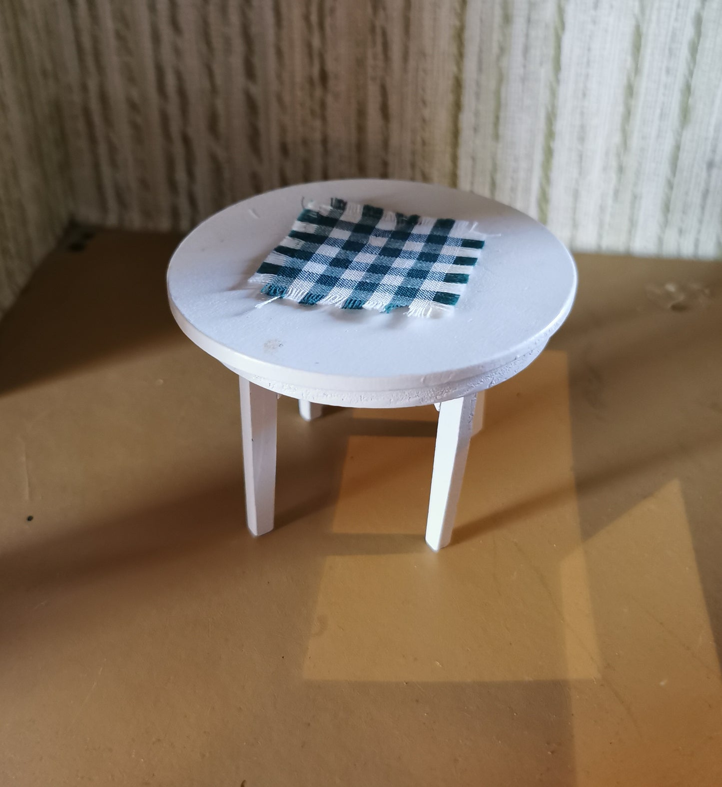 Lundby bord, lidt skævt