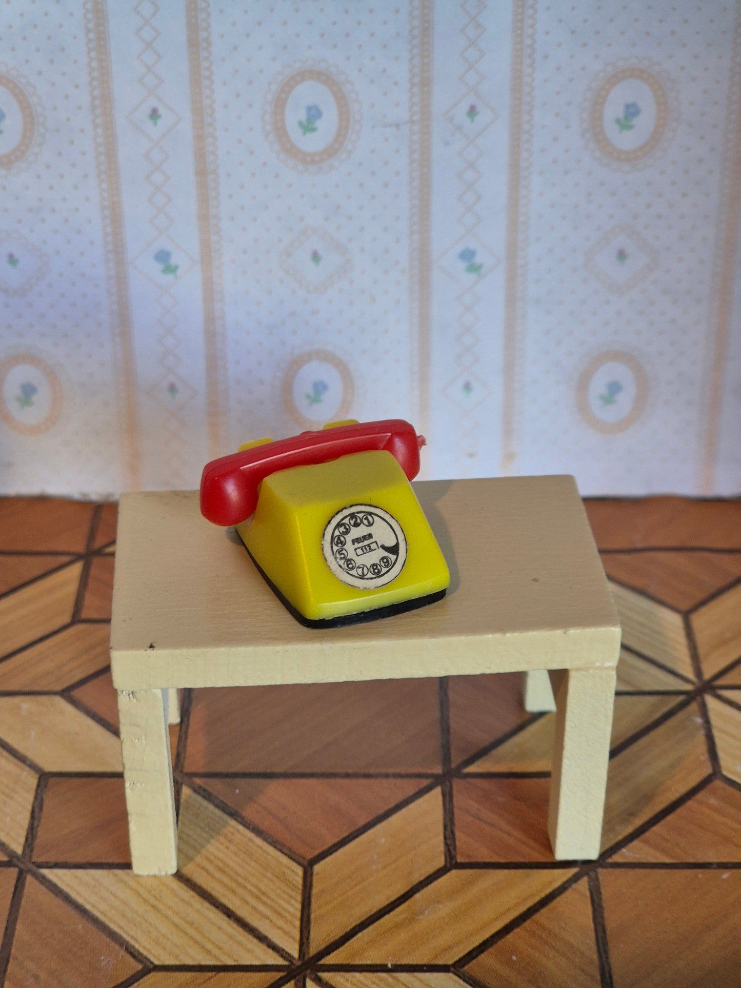 1:16 Retro telefon