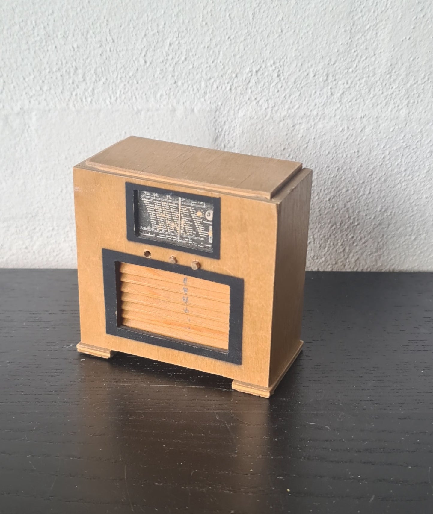 Tekno miniature Radio