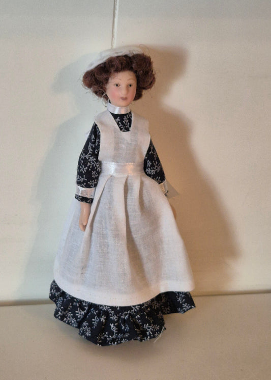 1:12 Doll lady
