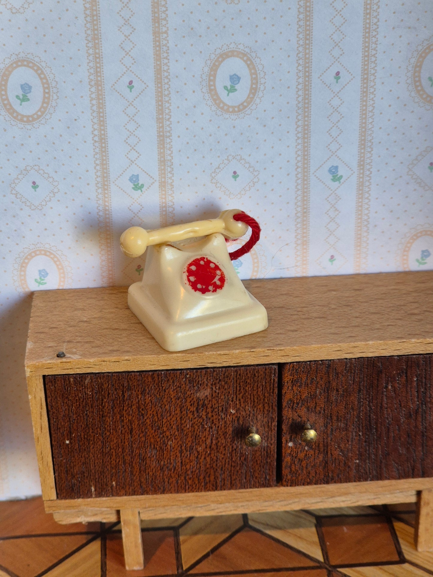 1:16 Telefon Hogarin