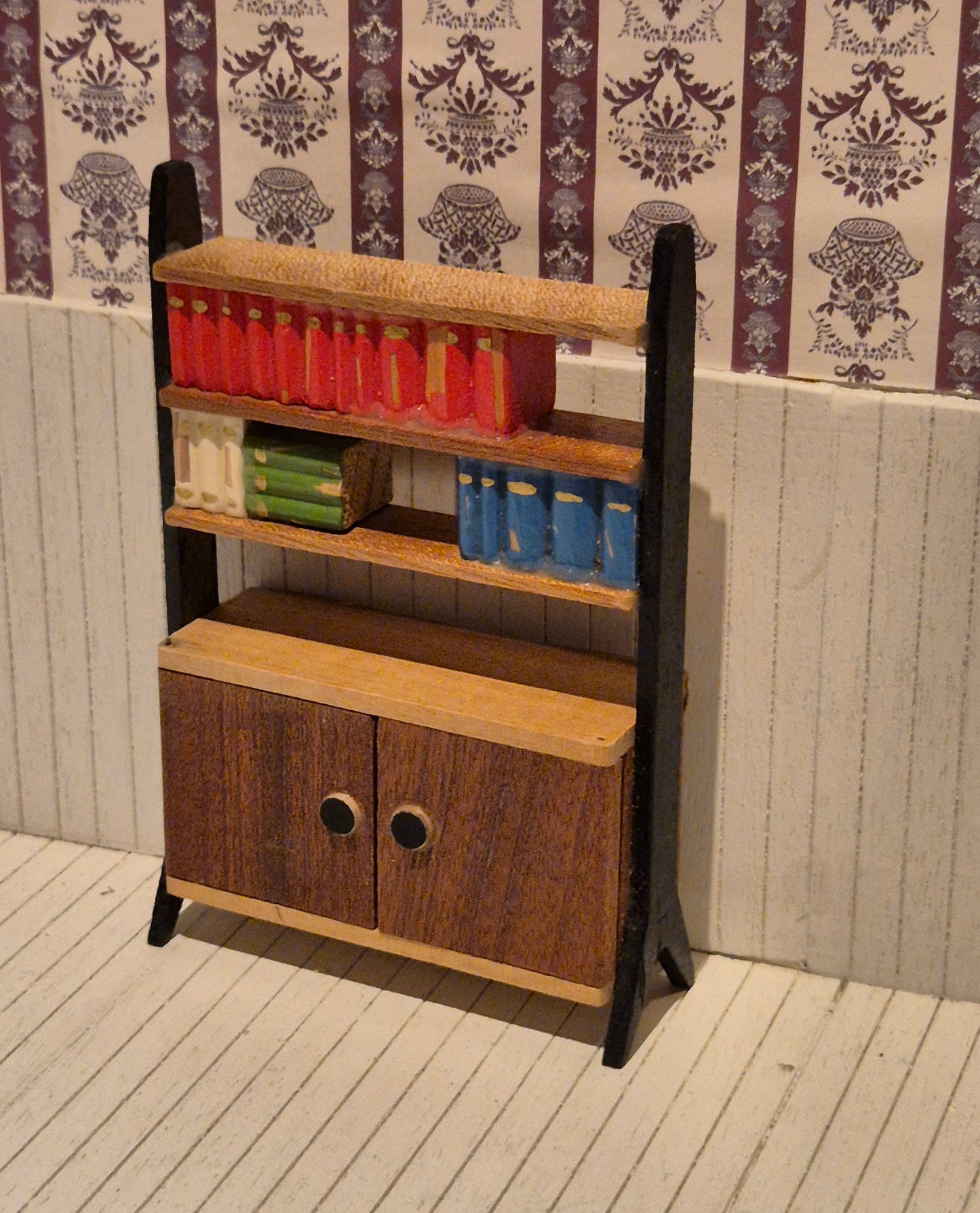 Lundby reol, knækket fod