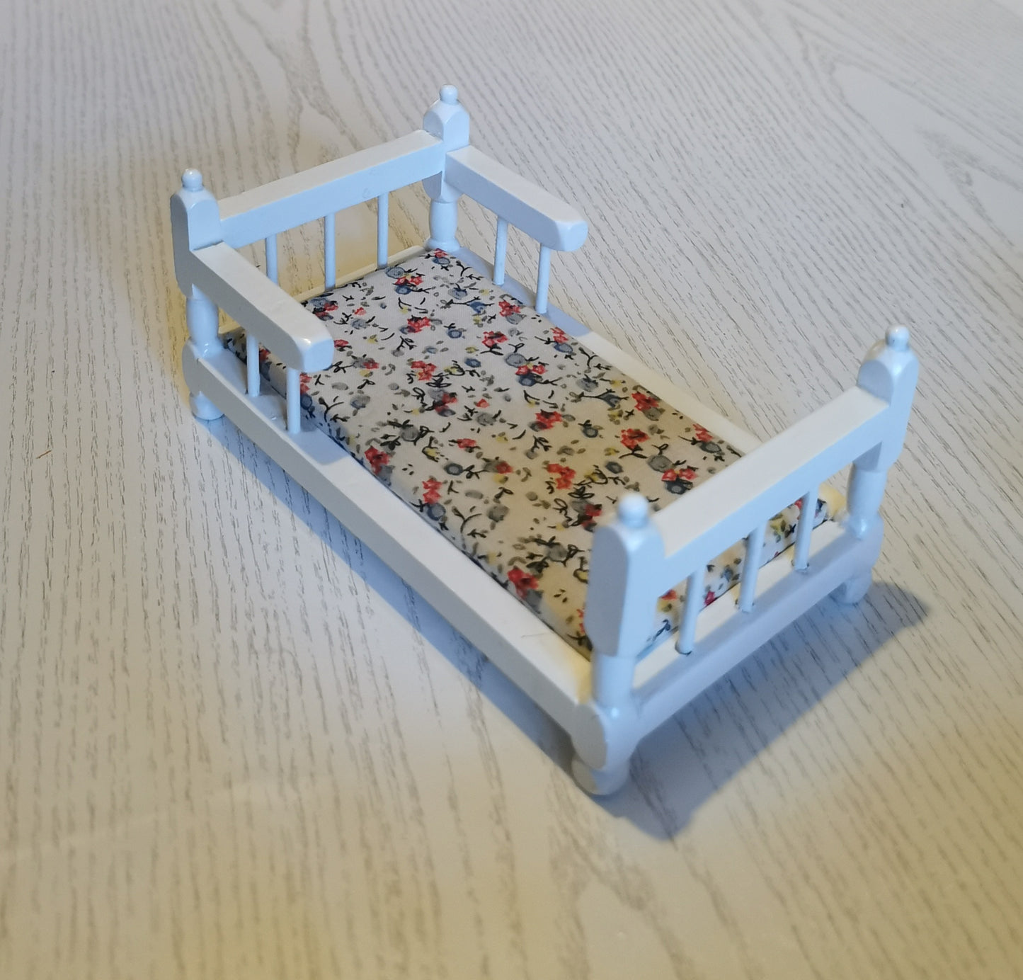 1:12 bed