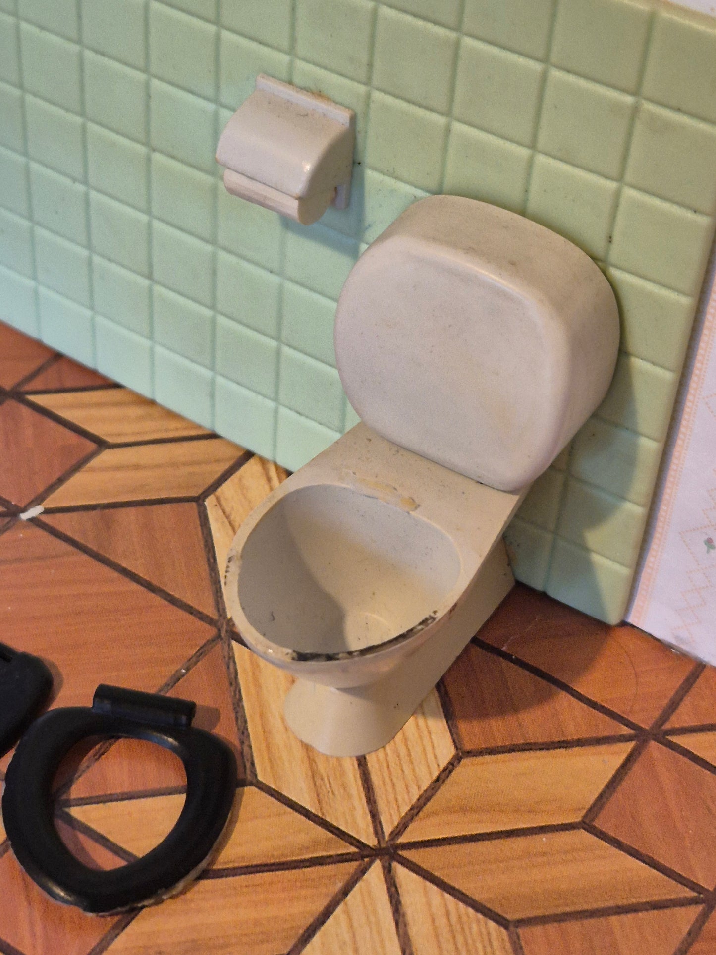 Brio toilet