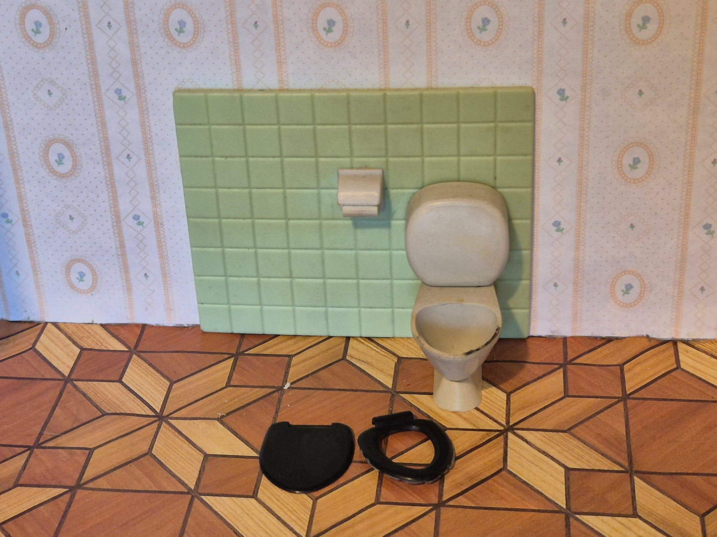 Brio toilet
