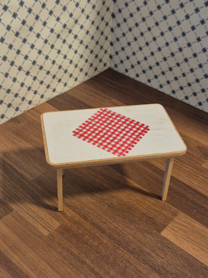 Lundby bord med skadet bordben
