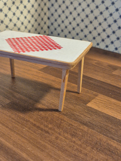 Lundby bord med skadet bordben