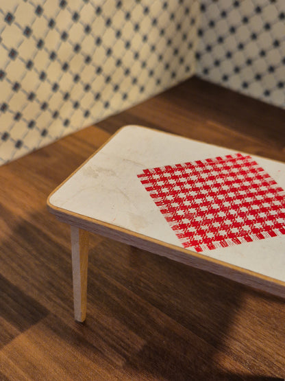 Lundby bord med skadet bordben