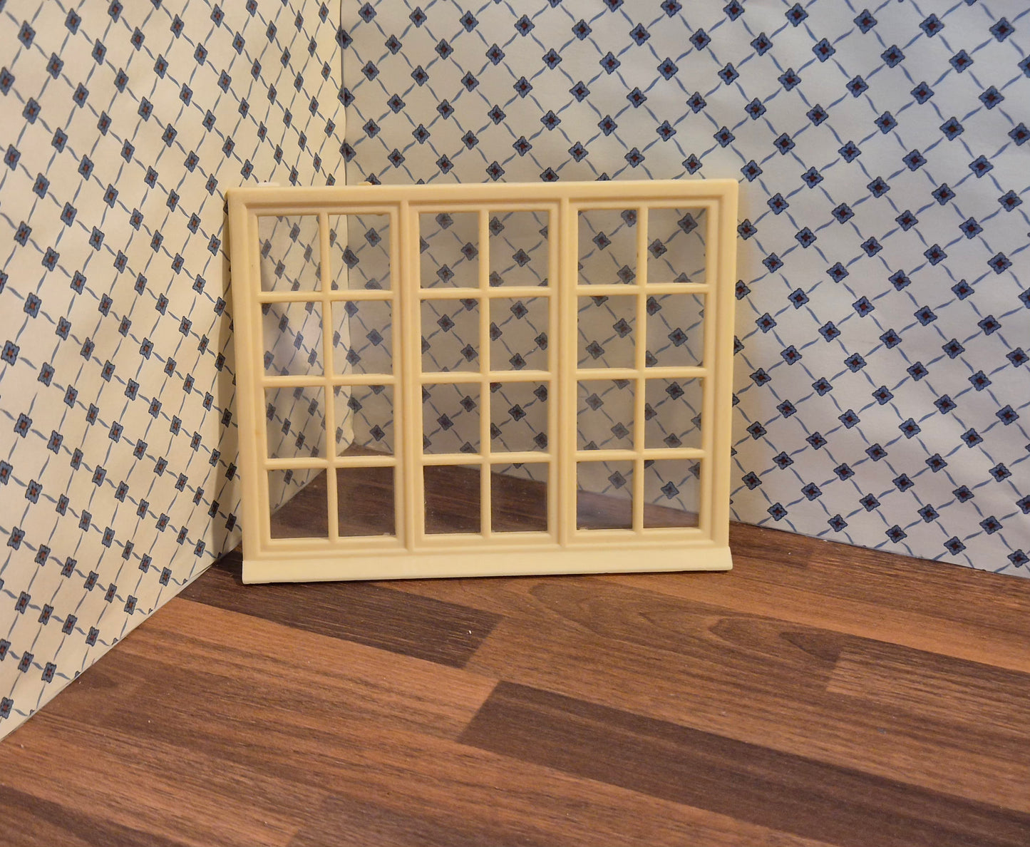 Lundby vindue, knækket hængsel