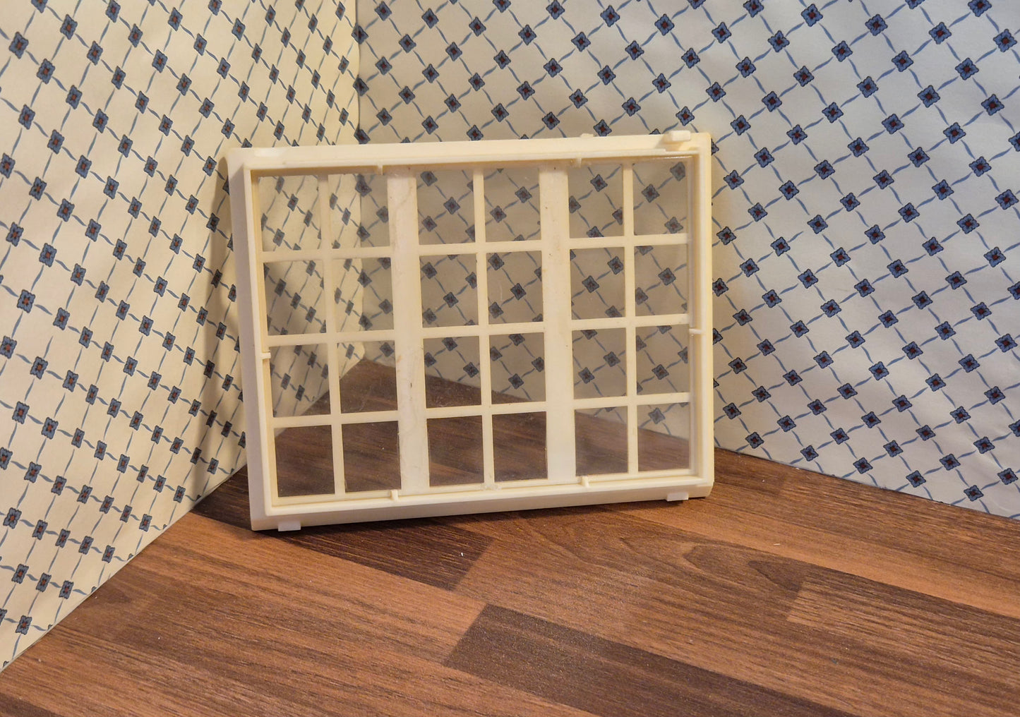 Lundby vindue, knækket hængsel