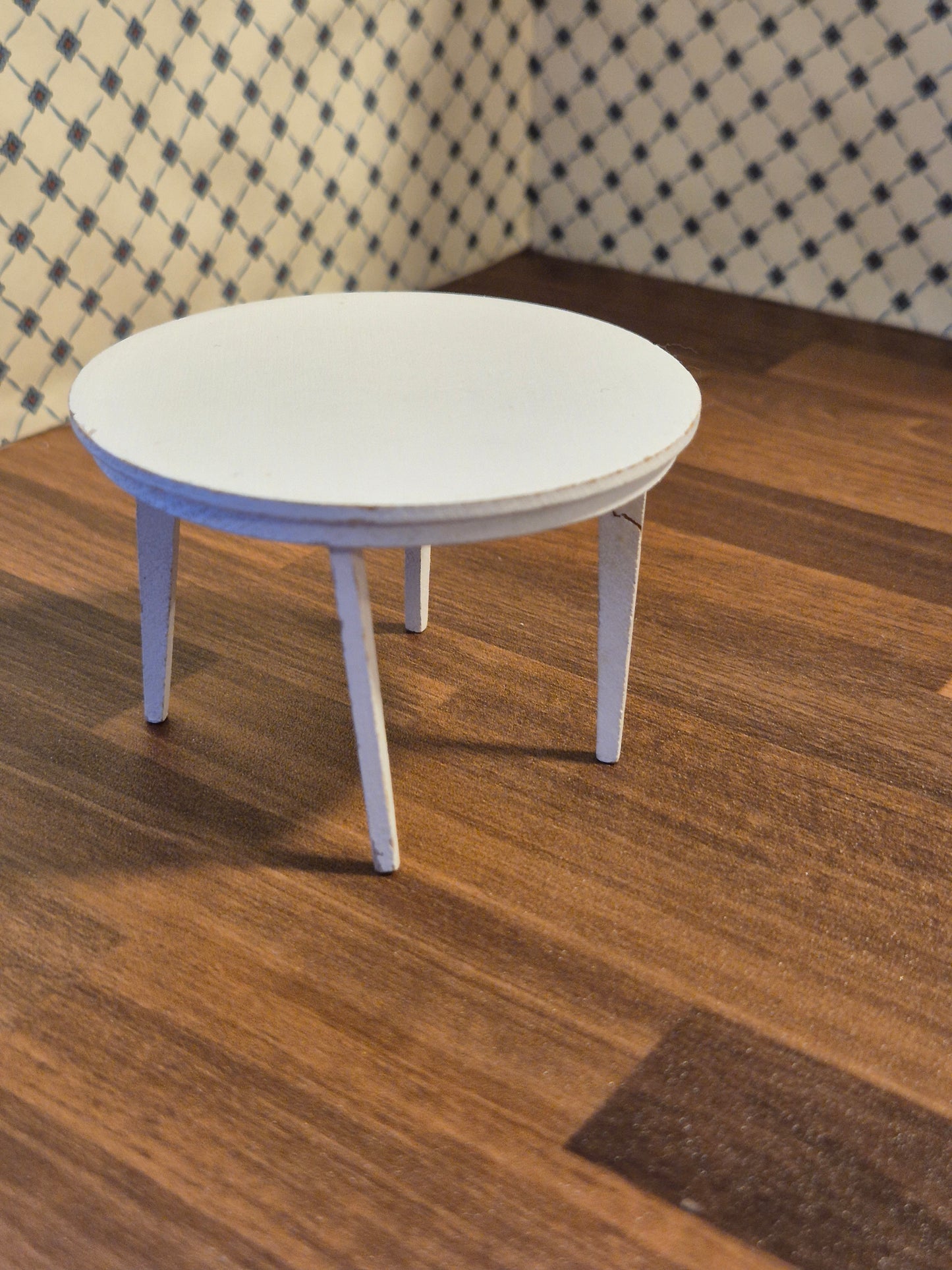 Lundby bord med skævt bordben