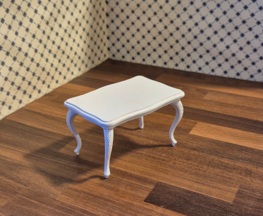 Lundby bord, malet og skrammer