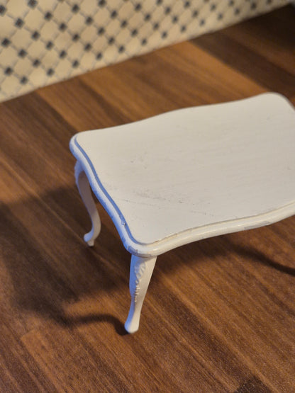 Lundby bord, malet og skrammer