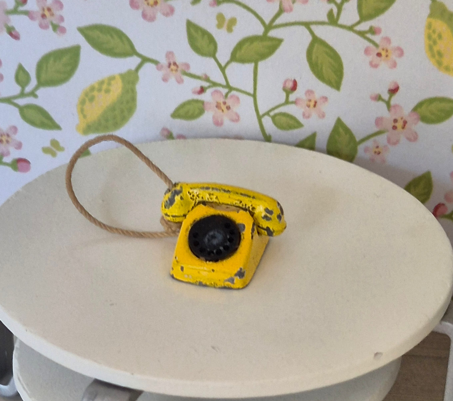 1:16 telefon
