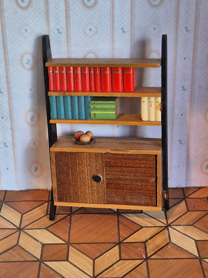 Lundby reol, knækket fod
