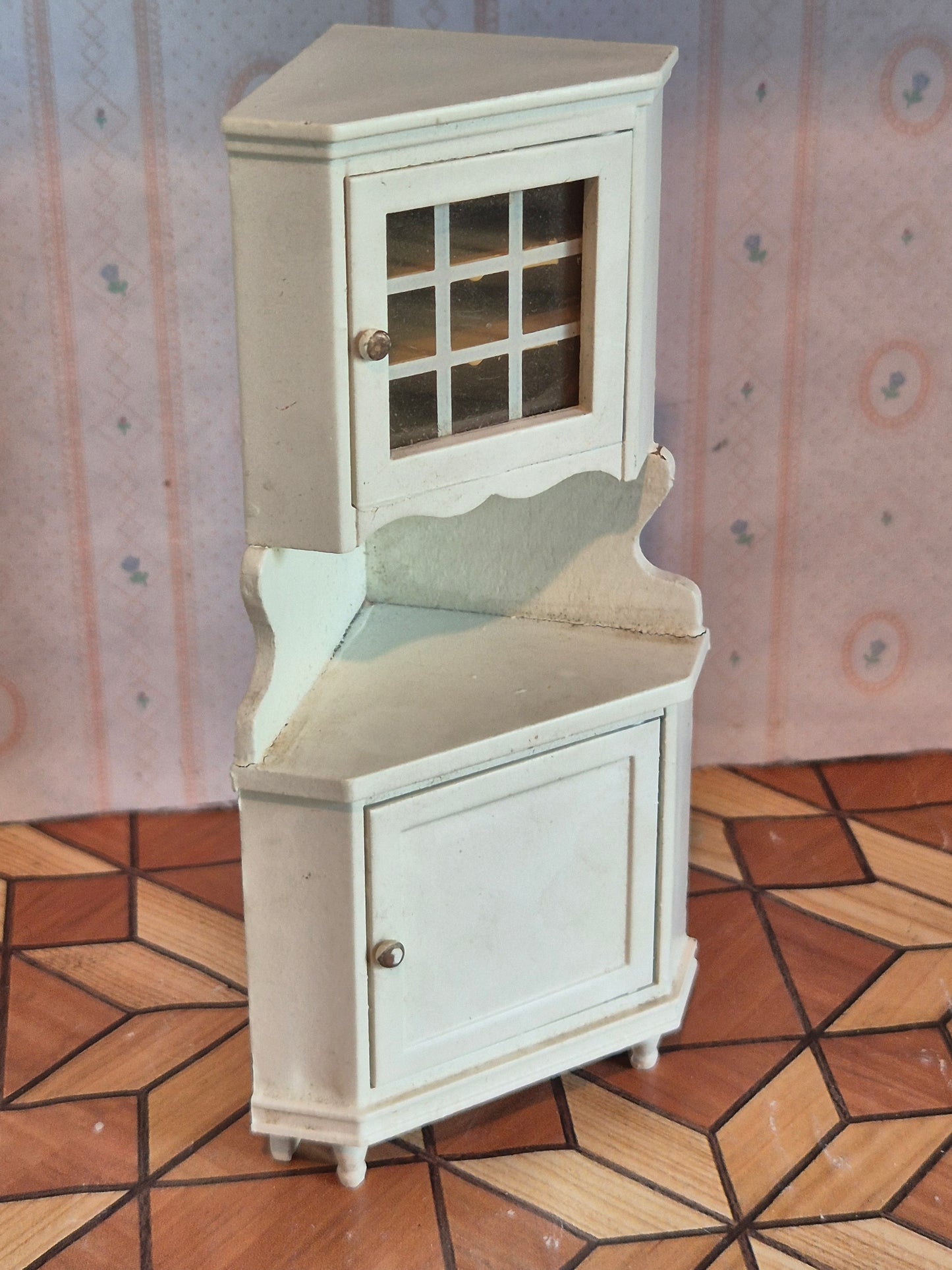 Lundby hjørneskab