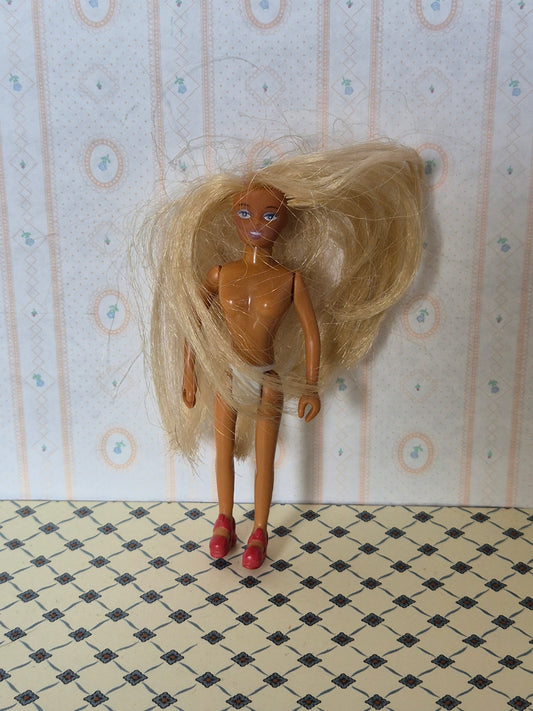 1:18 dukke