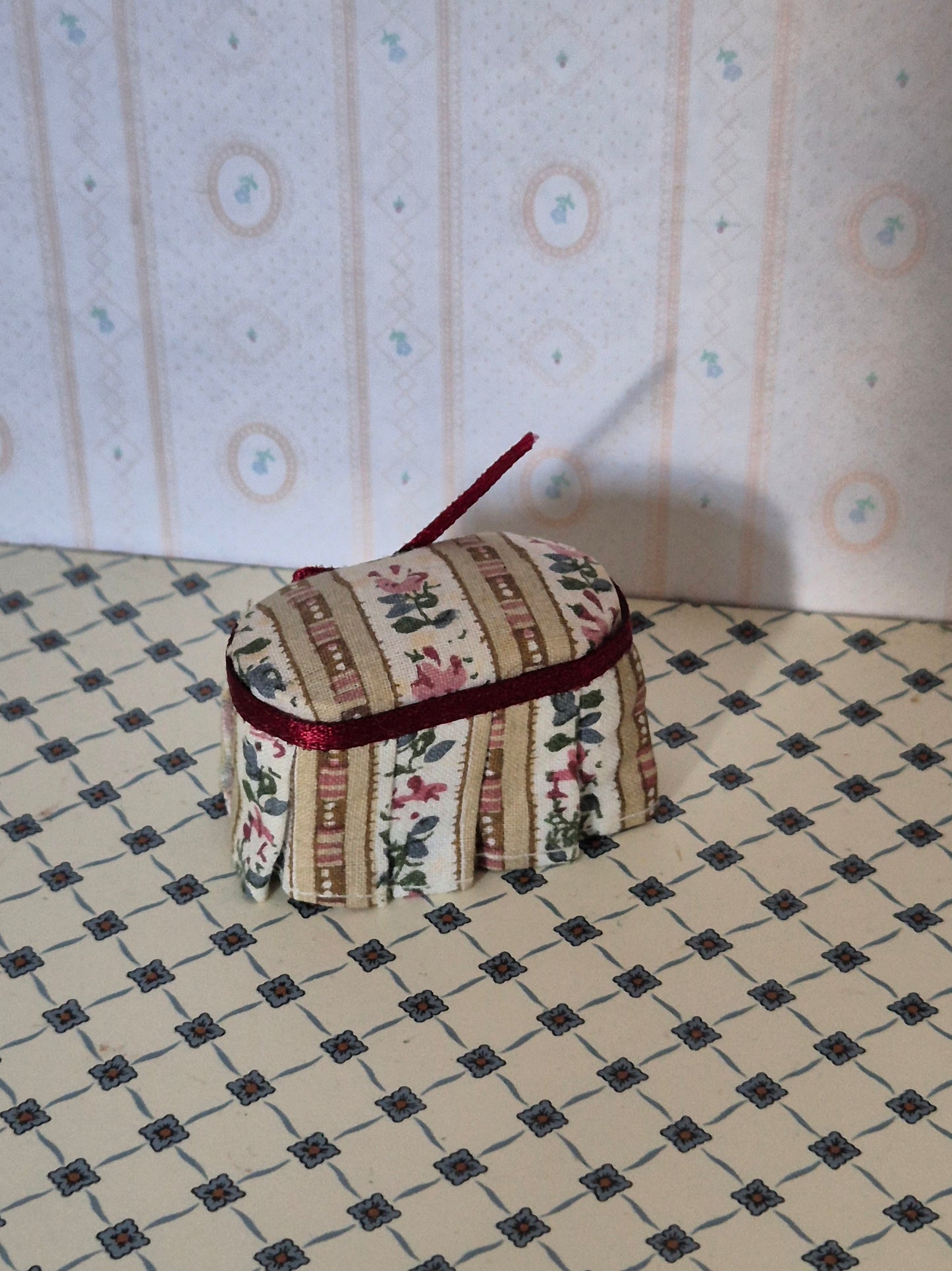 1:12 ottoman