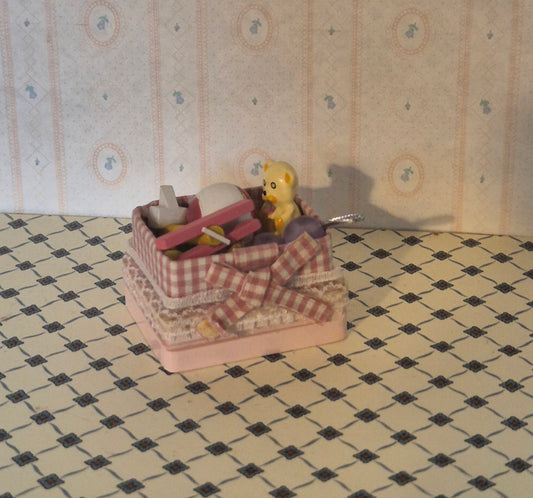 1:12 kasse med legetøj