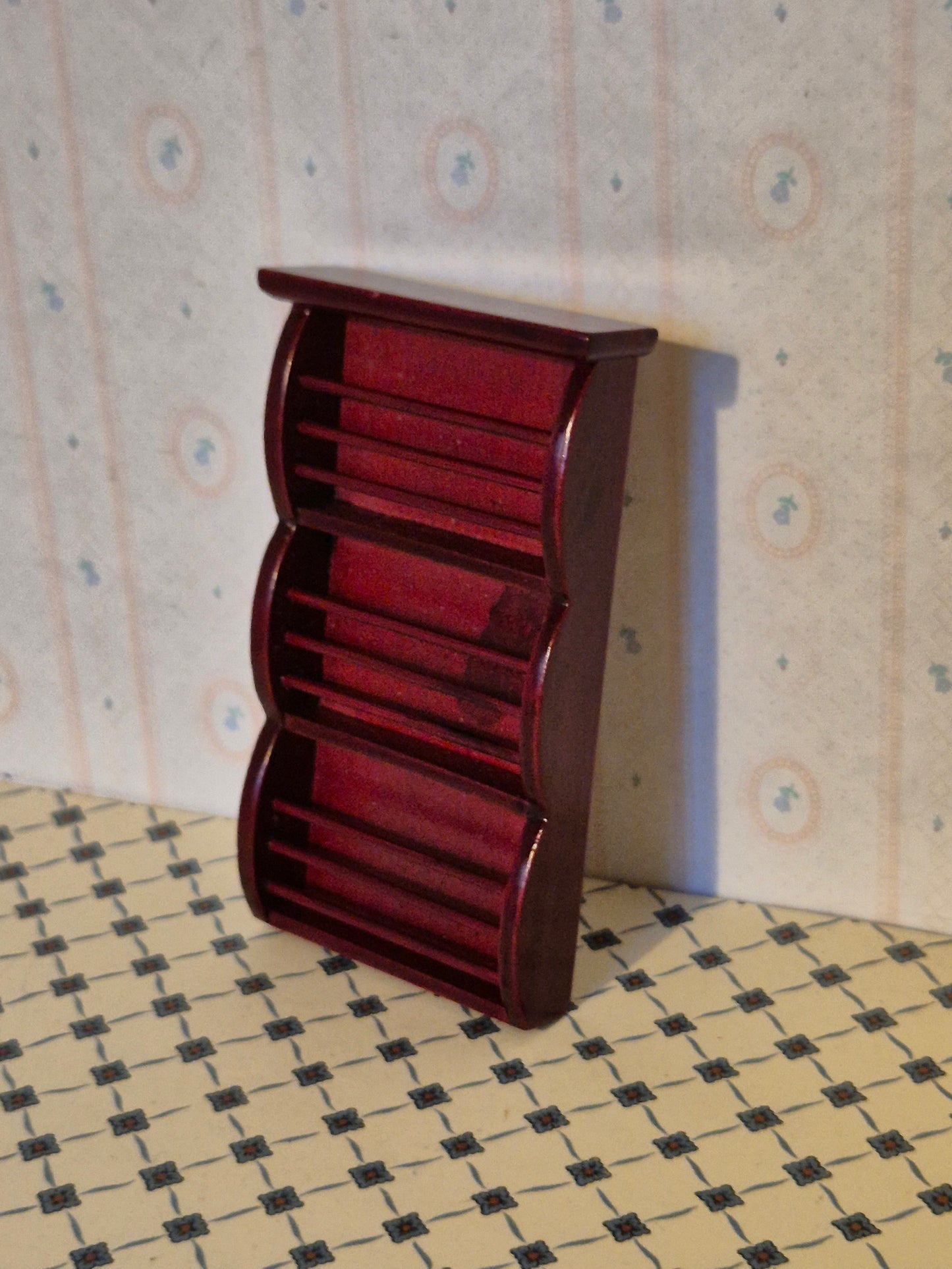 Tallerkenrække/boghylde