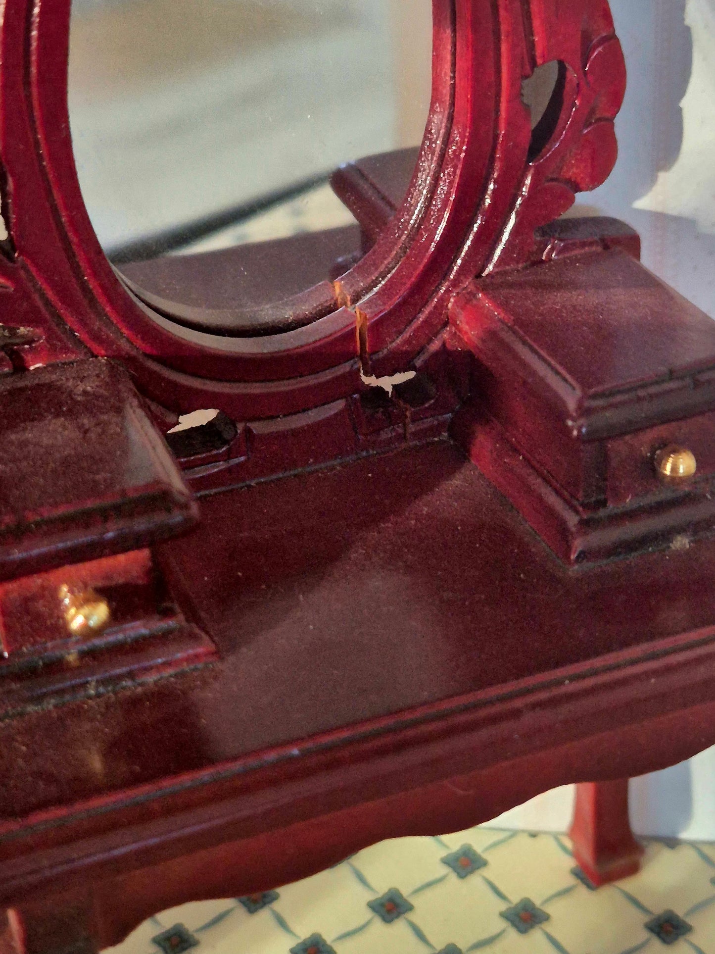 1:12 sminkebord, skramme