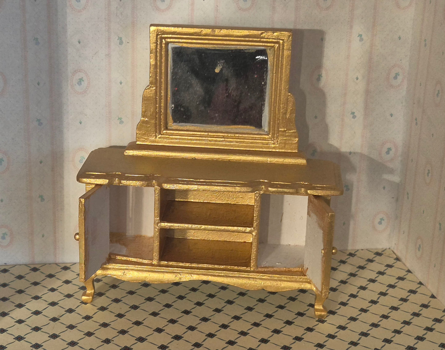 1:12 sminkebord, malet