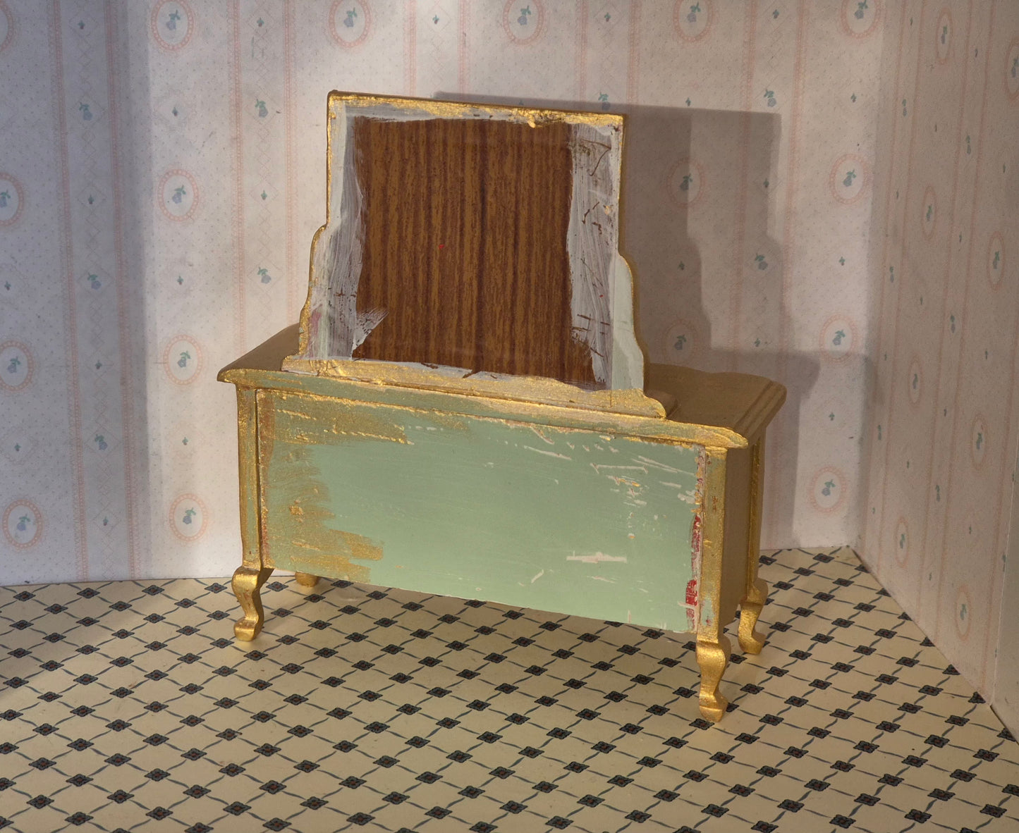 1:12 sminkebord, malet