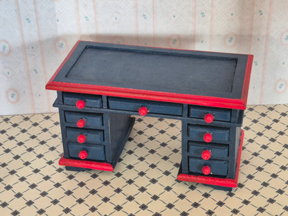 1:12 Skrivebord, Dora Kuhn