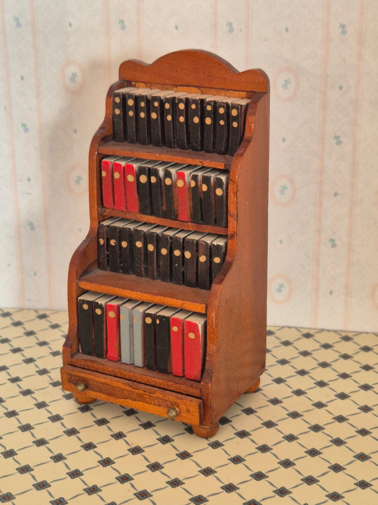 1:12 bogreol, Hello Dolly