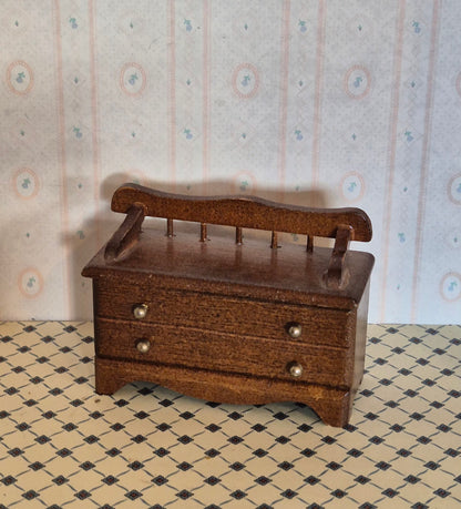 1:12 bænk, Hello Dolly