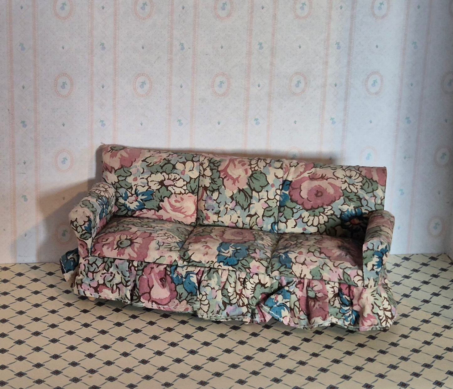 1:12 sofa
