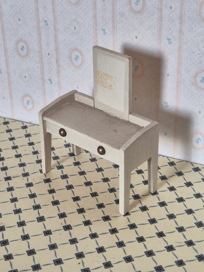 Hanse sminkebord, mangler