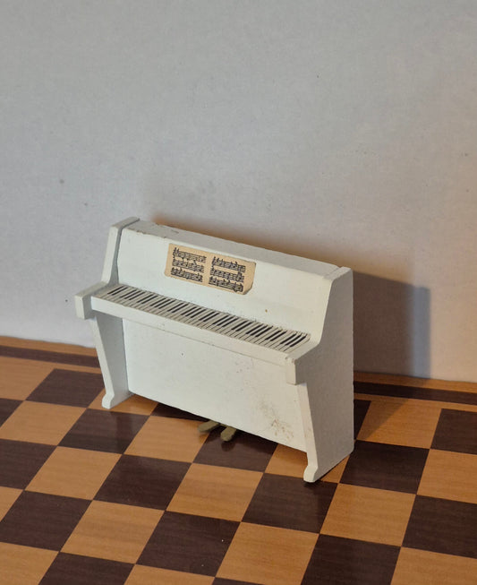 Lundby piano