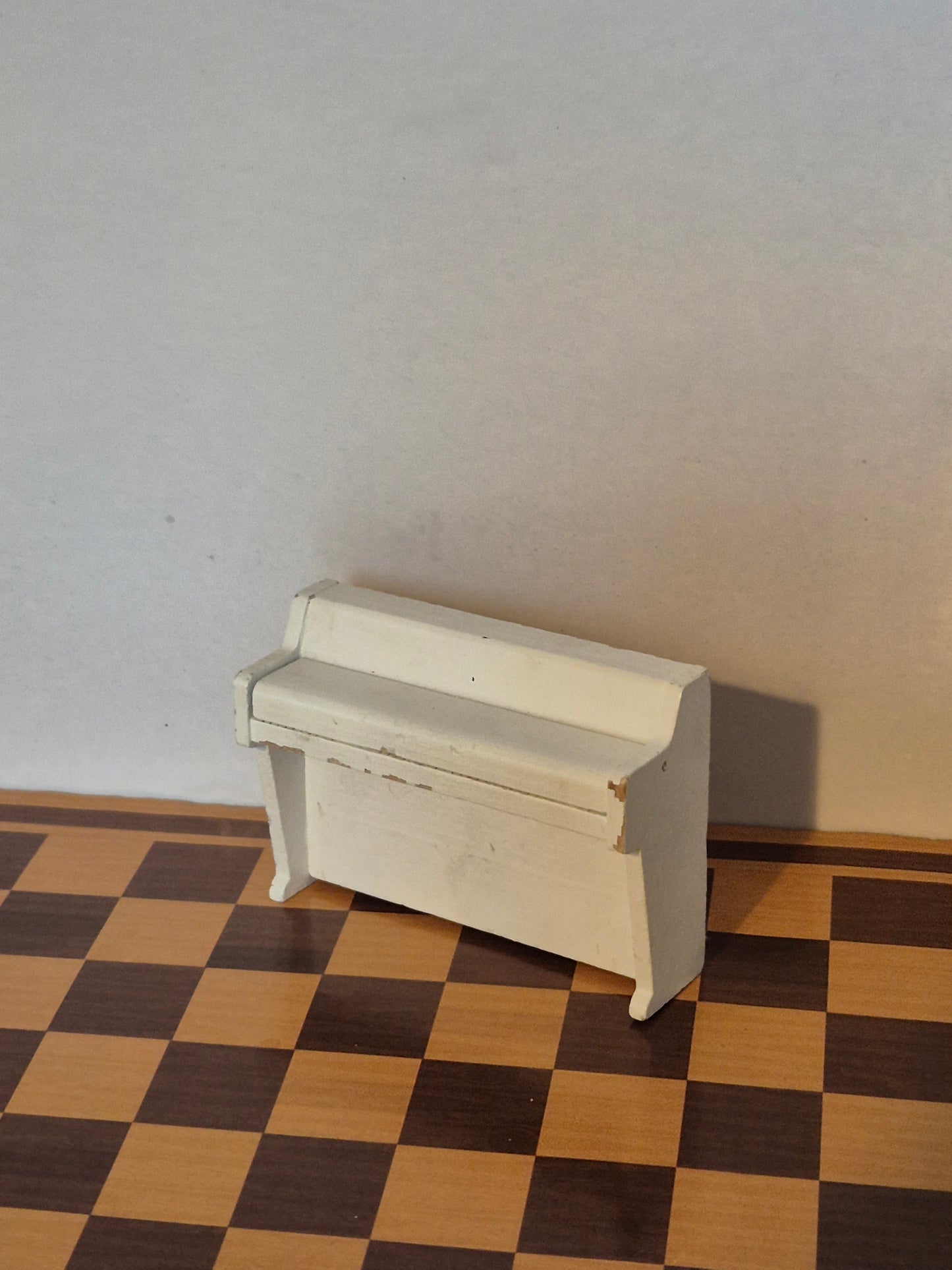 Lundby klaver, patina