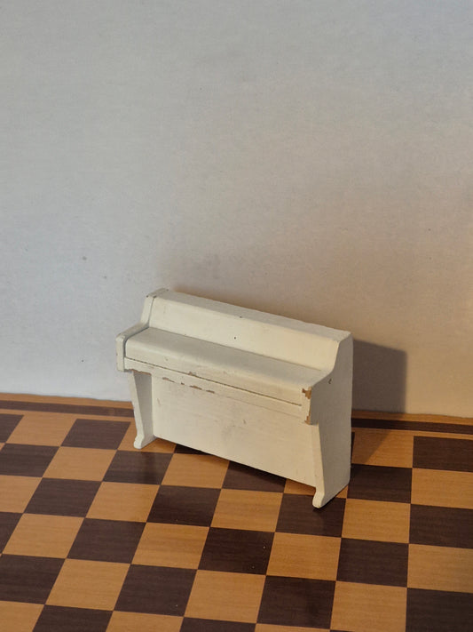 Lundby klaver, patina