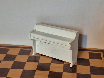 Lundby klaver, patina